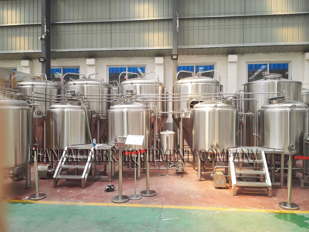 <b>Latvia 600L 4 vessel brewery system</b>